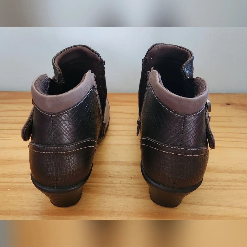 Chic Two-Tone Ankle Boots - Picture 3 of 6